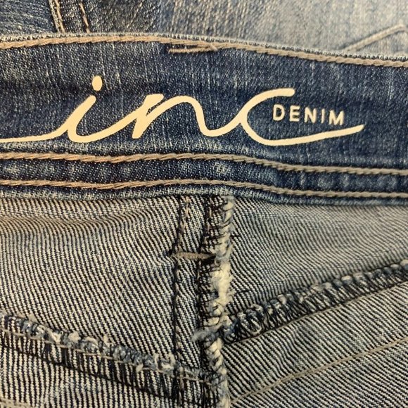 Inc Denim Regular Fit Shorts Women Size 0 Raw Hem Distressed Crochet Lace Detail - Picture 6 of 8